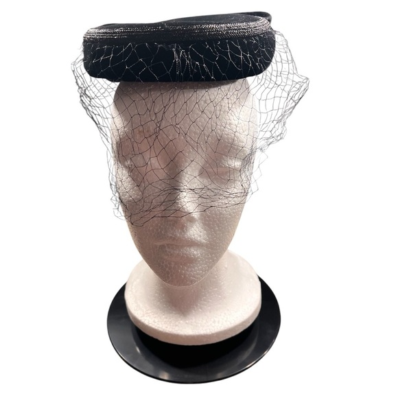 Vintage John Boyd Black Velvet Pillbox Hat - Picture 2 of 6